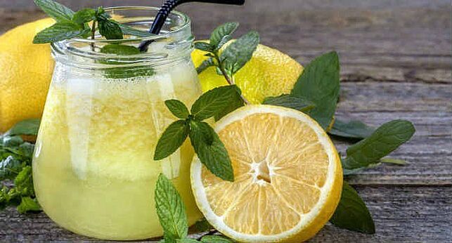 water with lemon in the diet